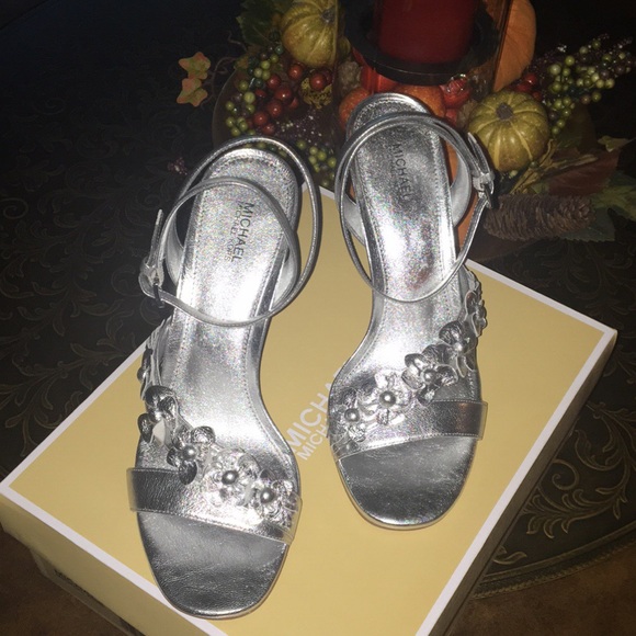 MICHAEL MICHAEL KORS ANKLE STRAP HEELS - Picture 2 of 8